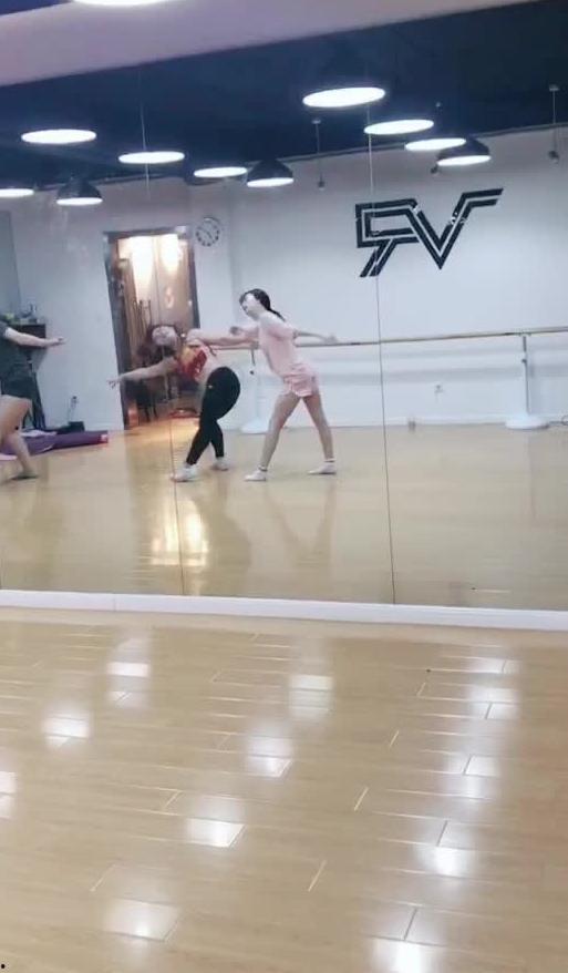 网红舞蹈吃瓜视频大全下载,一键下载收藏！