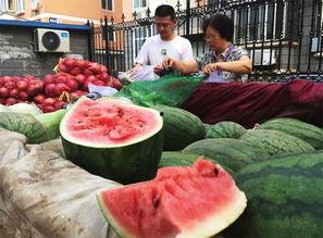 白沟网红街吃瓜,吃瓜群众的美食盛宴
